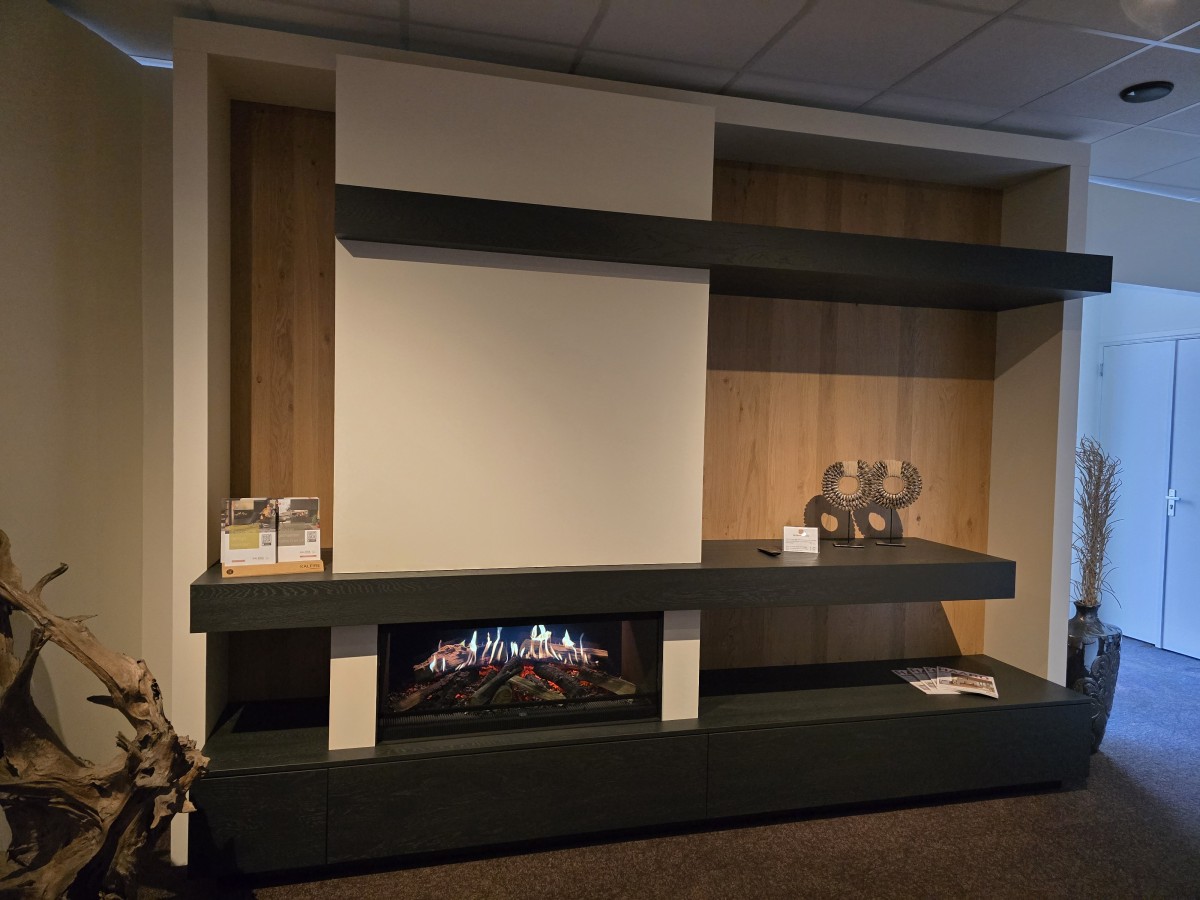 Showroommodel E-One 100F met complete meubelwand -20% korting