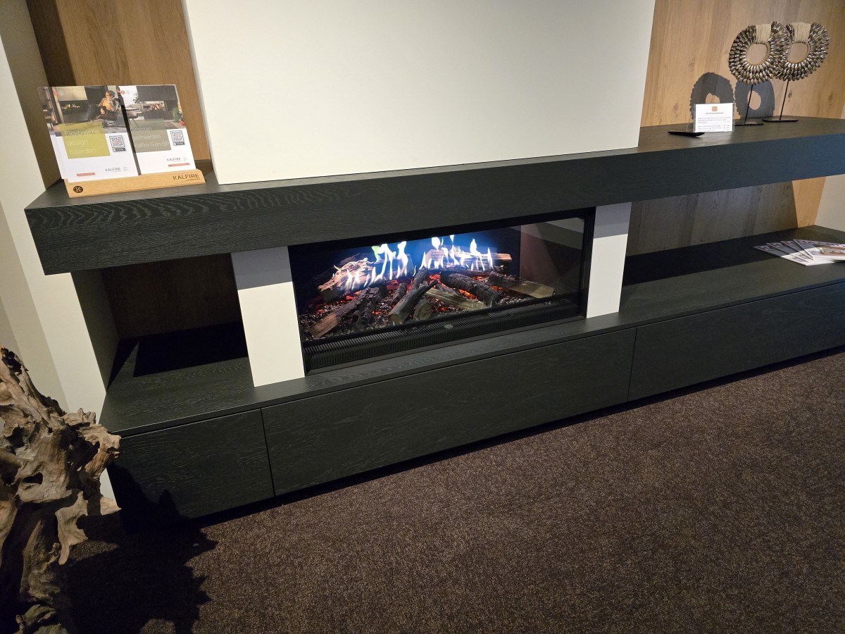 Showroommodel E-One 100F met complete meubelwand -20% korting